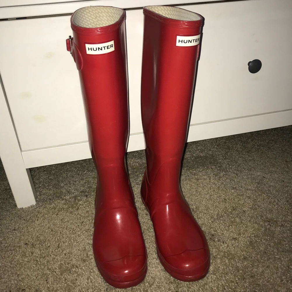 Hunter Tall Gloss Rain Boots in Military Red